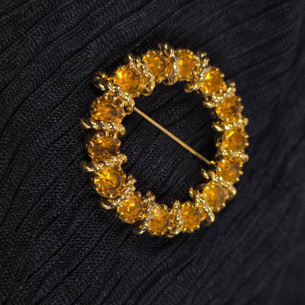 Vintage Amber Rhinestone Wreath Brooch Gold Tone Topaz Color Circle Pin Jewelry